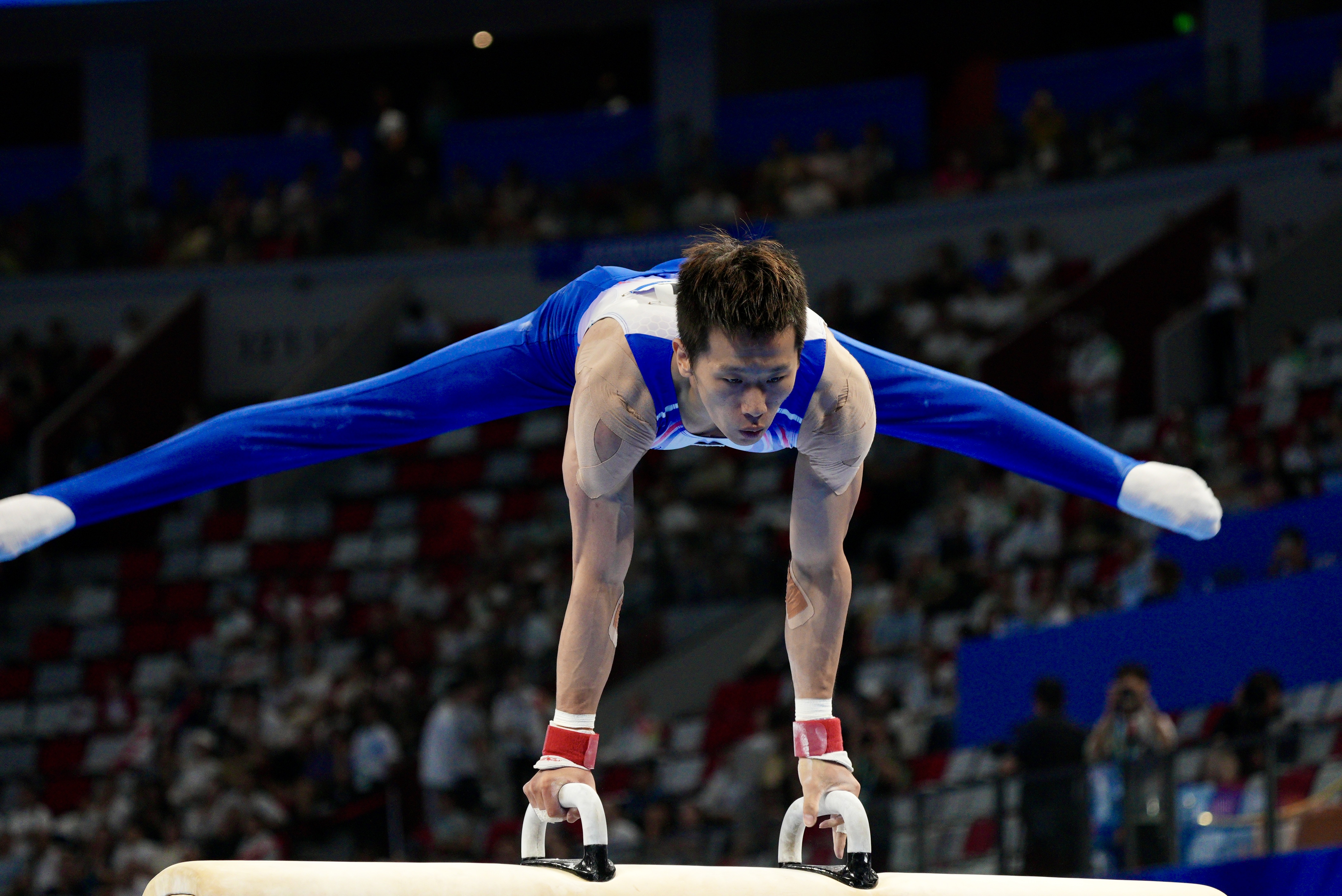 (圖)Gymnast Lee Chih-kai won gold in pommel horse at the Chengdu Universiade, with 15.500 points completing the brilliant record of three successive wins in the pommel horse.